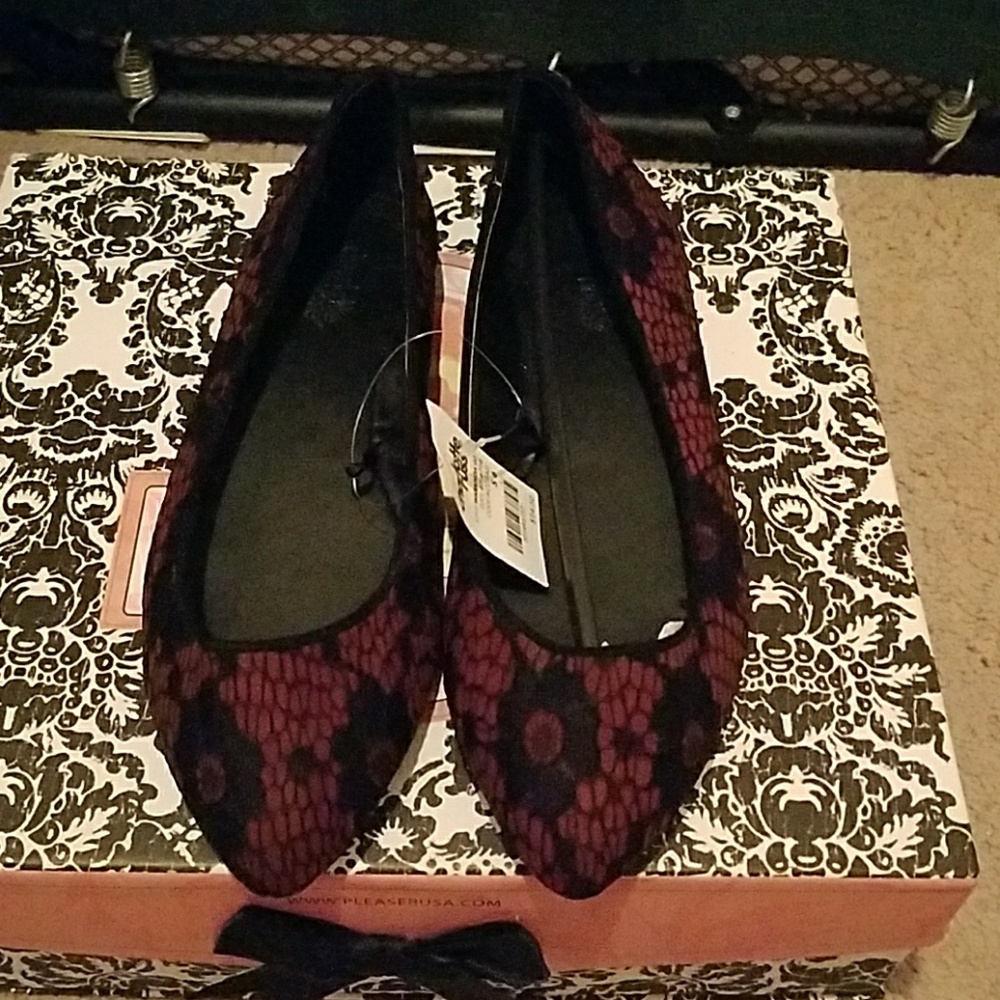 Adorable flats